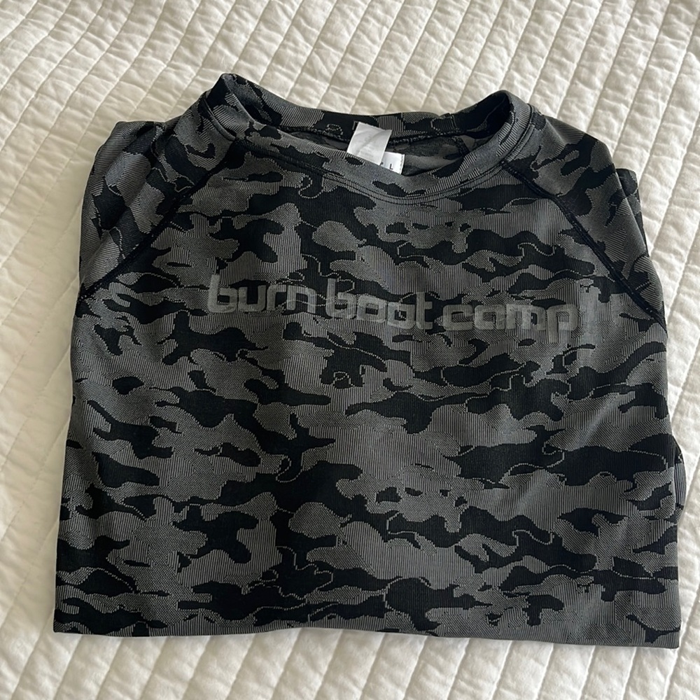 Burn Bootcamp Large camo shirt